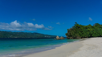 Fototapeta na wymiar Felsen am Strand von Bacardi island, Isla Cayo Levantado, in der Karibik, nördlich des Äquators