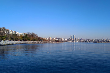 Fototapeta premium Istanbul Kadikoy Moda beach and Marmara sea