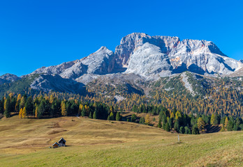 Fototapeta na wymiar Blick über die Plätzwiese auf die Hohe Gaisl, Dolomiten, Südtirol 