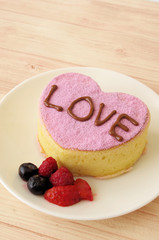 ピンクのハートのパンケーキ
