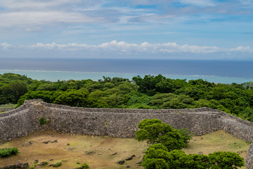 Fototapeta premium Beautiful beaches and a castle wall 沖縄県今帰仁城