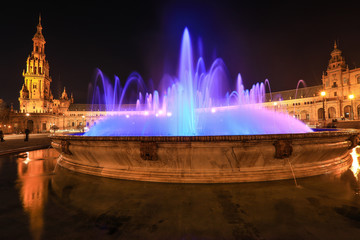 Fototapeta premium Plaza de Espana or Spain square with Vicente Traver fountain at night, Seville, Spain