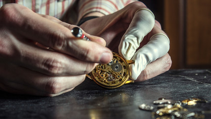 The process of repair of mechanical watches