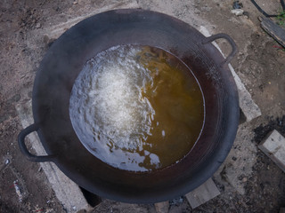 Water mixed with boiling oil, half a large pan, Because putting firewood not around the stove.