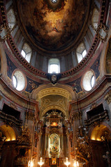 Fototapeta na wymiar Vienna, Austria - famous Peterskirche (Saint Peter's Church) interior