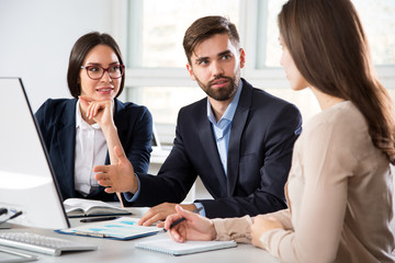 Fototapeta premium Businesspeople discuss a new project