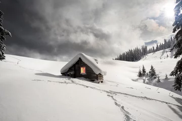Fotobehang hunting house lost in the mountains © panaramka