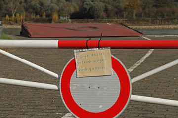Hinweis-Schild