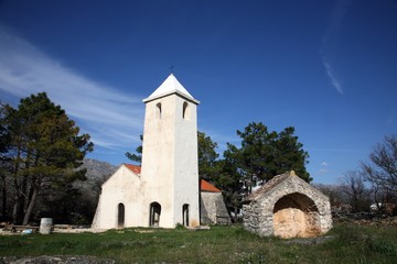 Fototapeta na wymiar Beautiful small rural church in Croatia