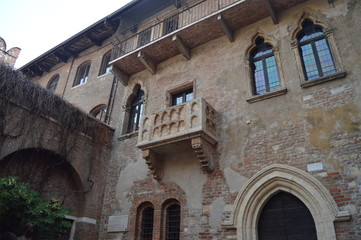 Fototapeta na wymiar Balcony Of Juliet's House In Verona. Travel, holidays, architecture. March 30, 2015. Verona, Veneto region, Italy.