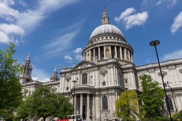 Fototapeta na wymiar St Paul’s Cathedral in London, England, UK