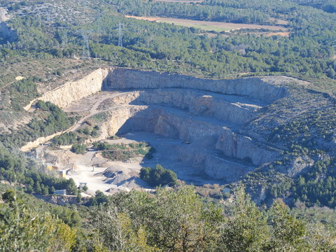 Cantera de piedra en Ol&eacute;rdola