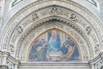 Obraz premium Mary surrounded by Florentine Artists, Merchants and Humanists, Right Portal of Cattedrale di Santa Maria del Fiore (Cathedral of Saint Mary of the Flower), Florence, Italy 