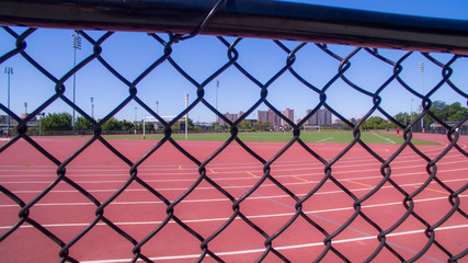 Fototapeta premium Pista de deporte tras la alambrada