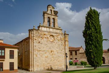 Fototapeta na wymiar San Isidoro church in Zamora, Spain
