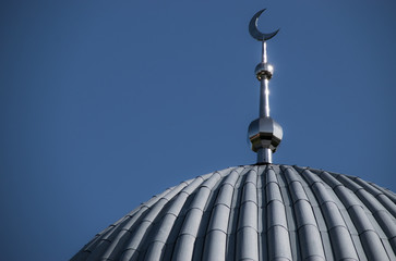 Fototapeta na wymiar Crescent on the roof of an Islamic mosque