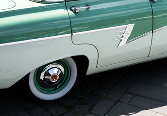Oldtimer Car in a interesst Color combination and small tires with Silver