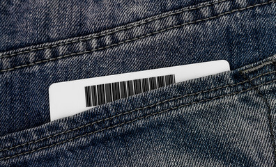 Chipkarte mit Strichcode in Hosentasche