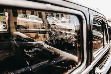 Obraz premium Black retro car ready for wedding ride