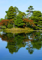 Fototapeta na wymiar View of the Kenroku-en gardens near Kanazawa Castle (Kanazawa-jo), a landmark located in Kanazawa, Ishikawa, Japan 