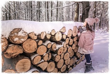 Dziewczynka na wsi zimą - obrazy, fototapety, plakaty