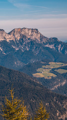 Obraz premium Tapeta na smartfona HD z pięknego alpejskiego widoku na Kehlsteinhaus - Eagle s Nest - Berchtesgaden - Bawaria - Niemcy