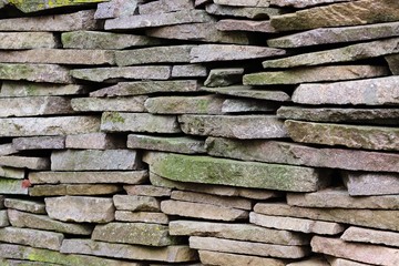 geschichtete Mauer aus Bruchstein