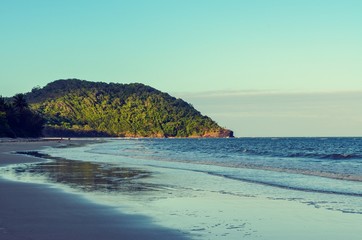Obraz premium Cape Tribulation during the golden hour 