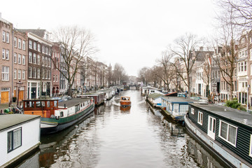 Fototapeta na wymiar Kanal in Amsterfam