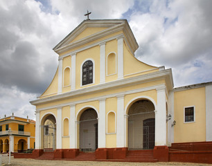 Fototapeta na wymiar Holy trinity church on Plaza Mayor in Trinidad. Cuba