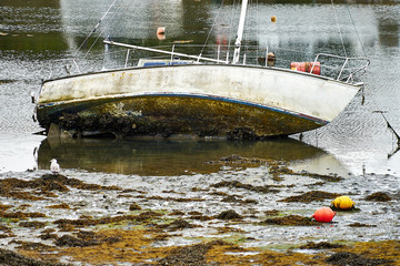 Voilier à marée basse .