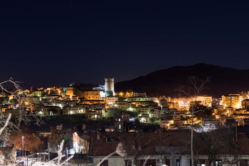 tricarico in basilicata vicino matera di notte