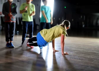 Wandcirkels Dansschool dancing breakdance girl  © Robert