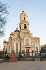 Fototapeta na wymiar Orthodox Cathedral in downtown Donetsk in the Ukraine
