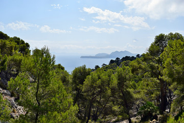 Fototapeta na wymiar Beautiful sea bay and mountains on Cap Formentor