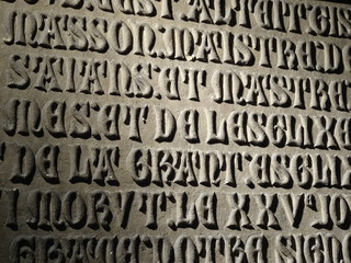 Texte Latin Gravé