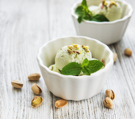 pistachio ice cream and mint