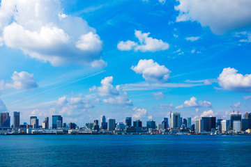 Naklejka premium (東京都ｰ都市風景)海浜公園から望むウォーターフロント風景１