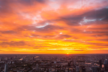 Fototapeta na wymiar Beautiful Sunset and view of London Cityscape from the Shard Building 
