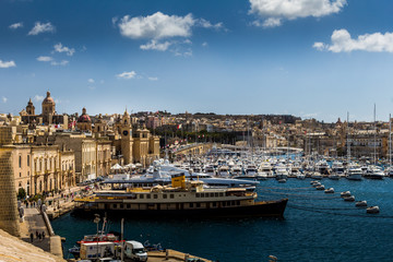 Fototapeta na wymiar Grand Harbour in Valletta & Birgu ( Vittoriosa ) Malta