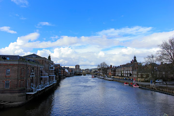 Naklejka premium uz river sides building scenery, Yorkshire, England.