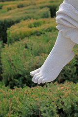 white rock sculptures, womon's toes
