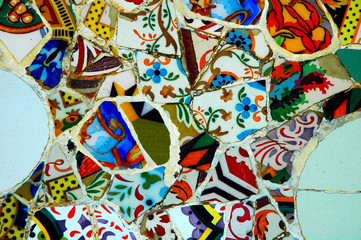 Mosaici pieni di colori di Park Guell, Barcellona, Spagna