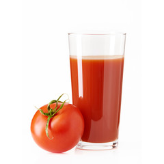 Sok z pomidorów na białym tle