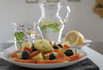 insalata di patate lesse con arancia olive nere erba cipollina