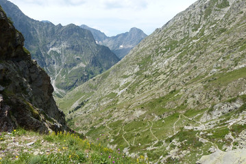 Fototapeta na wymiar Randonnée dans les Pyrénées