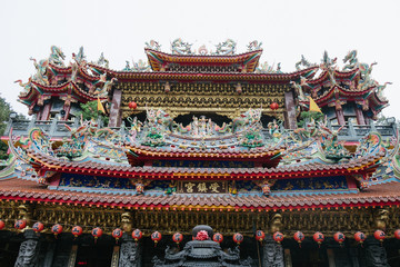 Obraz premium Traditional architecture of ancient chinese temple in Taiwan