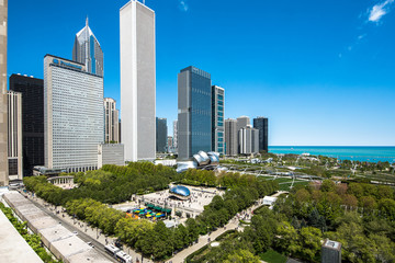 Downtown Chicago cityscape of Millenium park - obrazy, fototapety, plakaty