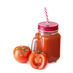Sok z pomidorów na białym tle