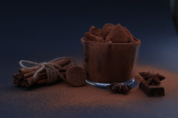 НАТЮРМОРТ ИЗ КОНФЕТ КОНФЕТЫ ТРЮФЕЛЯ 